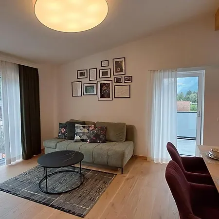 - Penthouse Laimer Apartman *